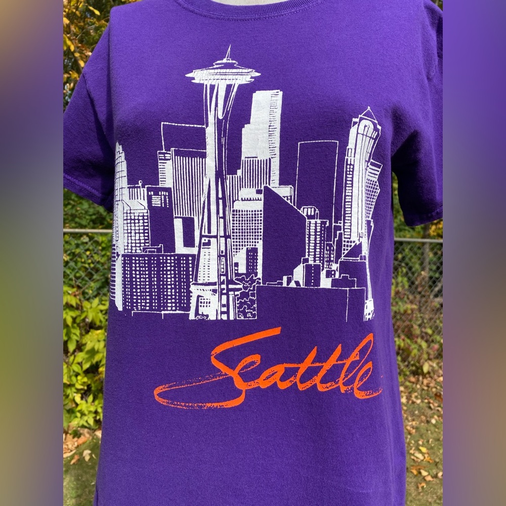 Vintage SEATTLE Washington Skyline T Shirt Purple Tee 1980s 1990s Small Medium